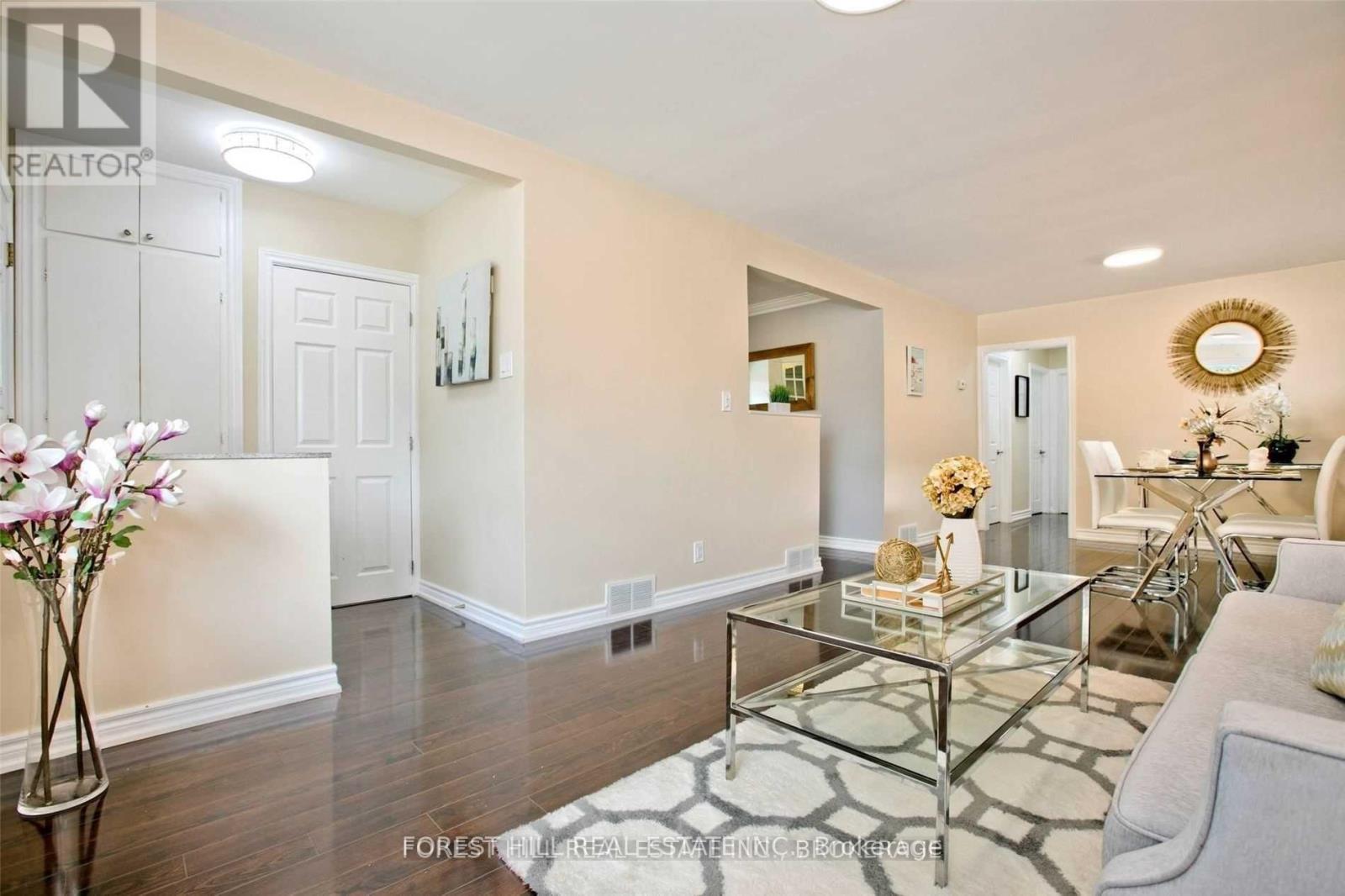 25 Joanna Drive, Toronto, Ontario  M1R 4H9 - Photo 6 - E13689500