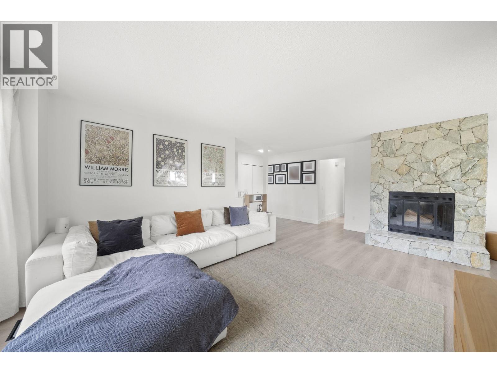 17 Campion Court, Port Moody, British Columbia  V3H 4A9 - Photo 2 - R3156966