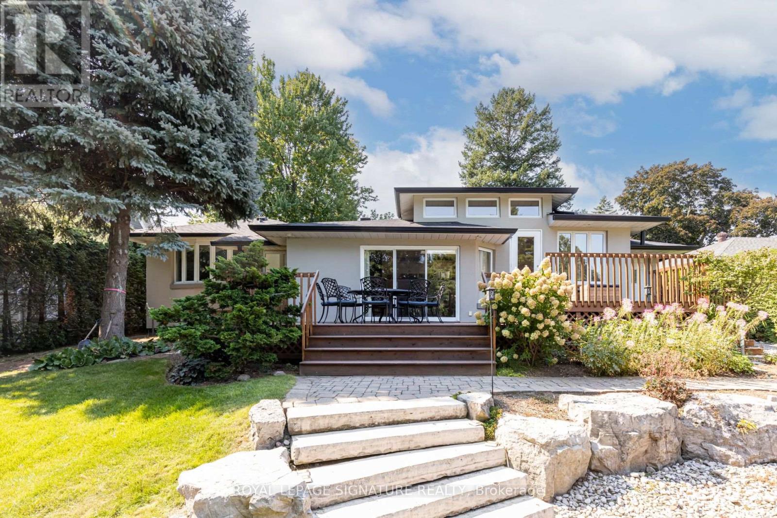 383 Maplehurst Avenue, Oakville (Br Bronte), Ontario  L6L 4Y3 - Photo 2 - W13689488