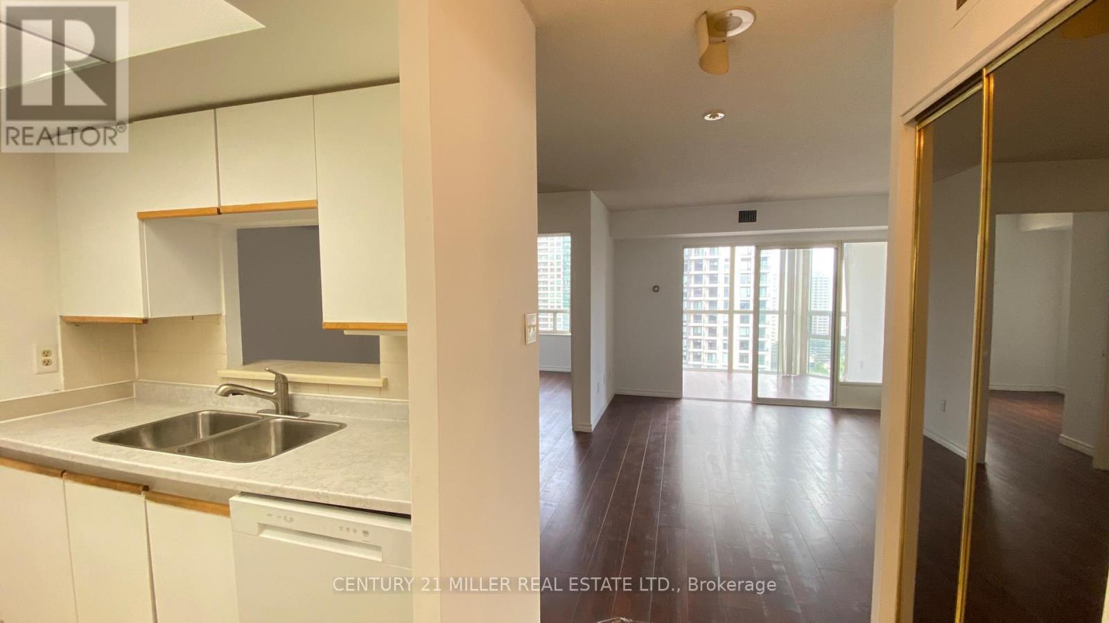 1702 - 285 Enfield Place, Mississauga (City Centre), Ontario  L5B 3Y6 - Photo 3 - W13689508