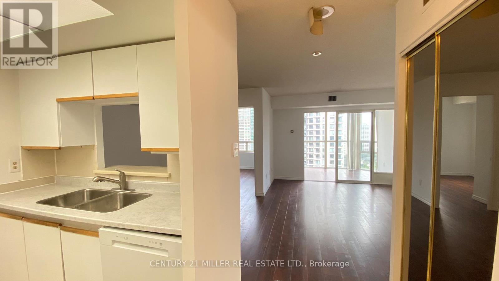 1702 - 285 Enfield Place, Mississauga (City Centre), Ontario  L5B 3Y6 - Photo 5 - W13689508