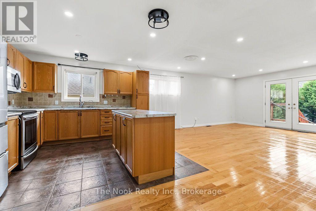 4 Champlain Boulevard, Kawartha Lakes (Lindsay), Ontario  K9V 0H9 - Photo 7 - X13689608