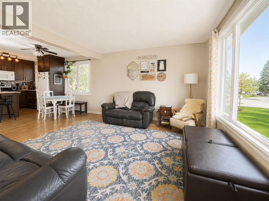 5507 53a Avenue, Rocky Mountain House, Alberta  T4T 1H4 - Photo 4 - A2338059