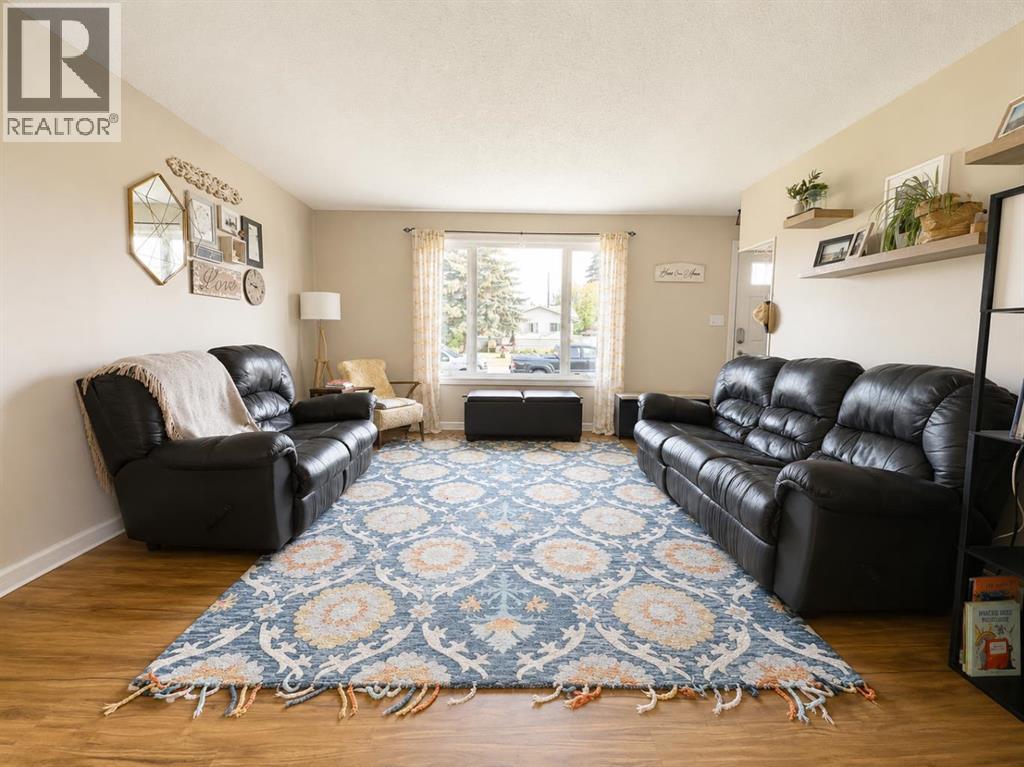 5507 53a Avenue, Rocky Mountain House, Alberta  T4T 1H4 - Photo 5 - A2338059