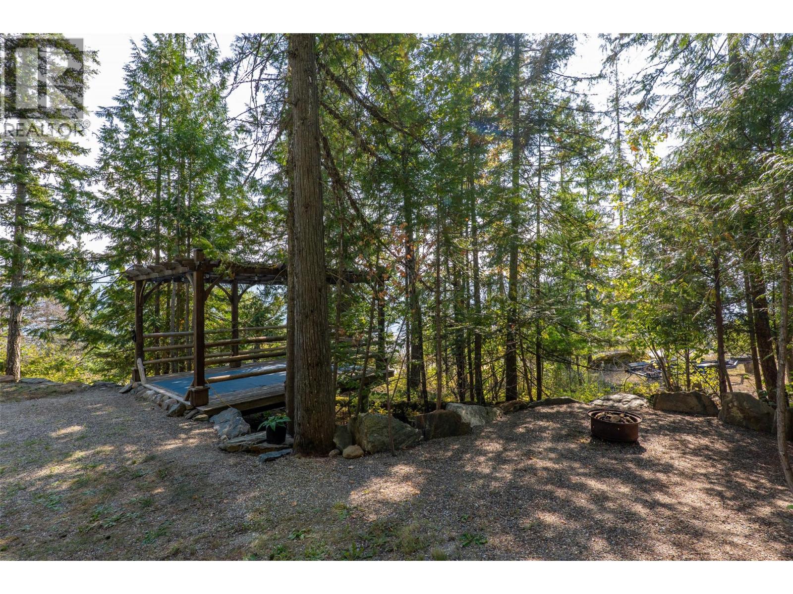 6677 Squilax-Anglemont Road, Magna Bay, British Columbia  V0E 1M7 - Photo 14 - 10396554