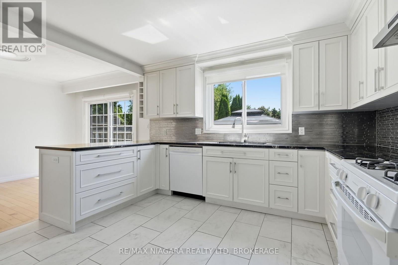 6 Royal Oak Drive, St. Catharines (Martindale Pond), Ontario  L2N 4B6 - Photo 12 - X13689562