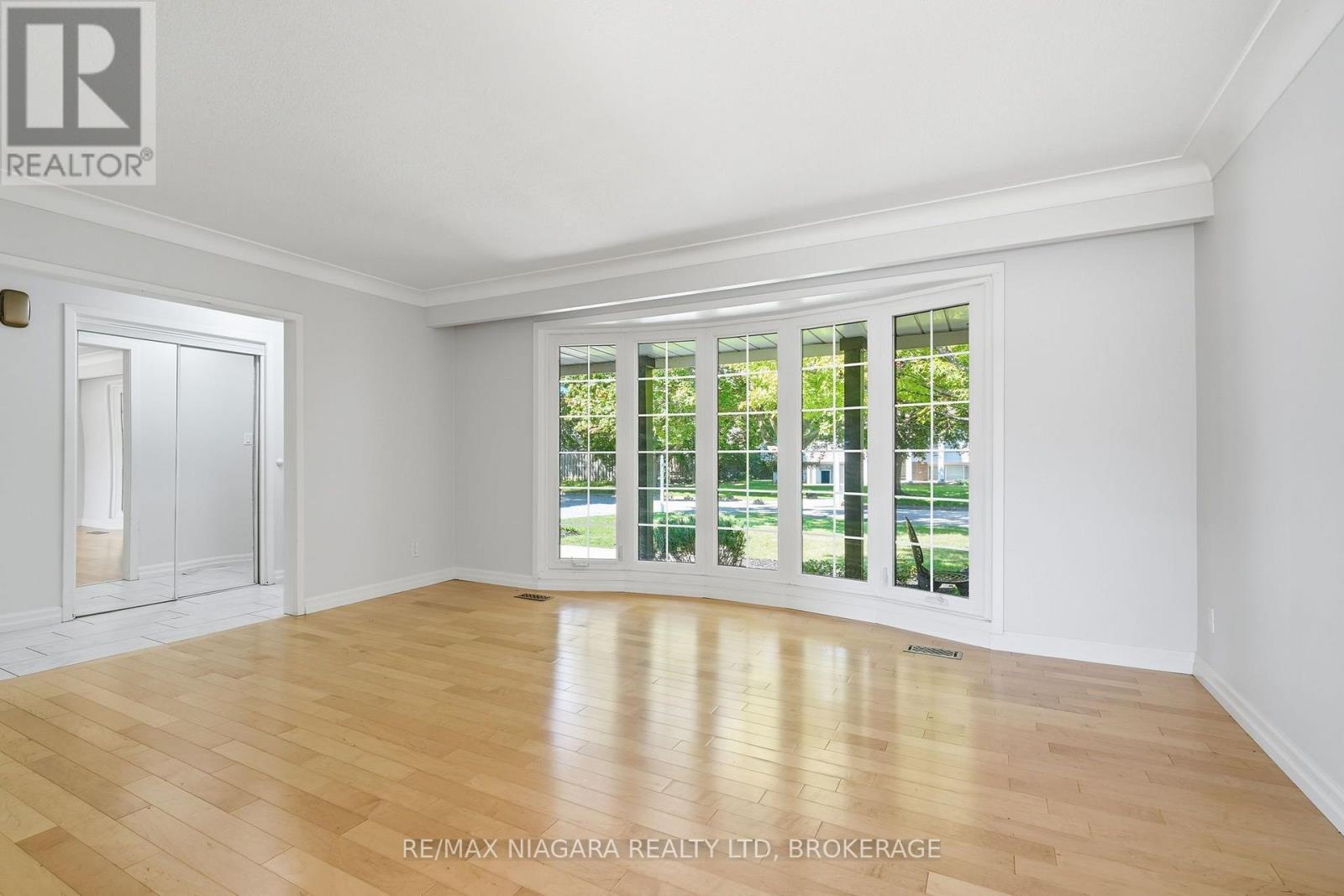 6 Royal Oak Drive, St. Catharines (Martindale Pond), Ontario  L2N 4B6 - Photo 8 - X13689562