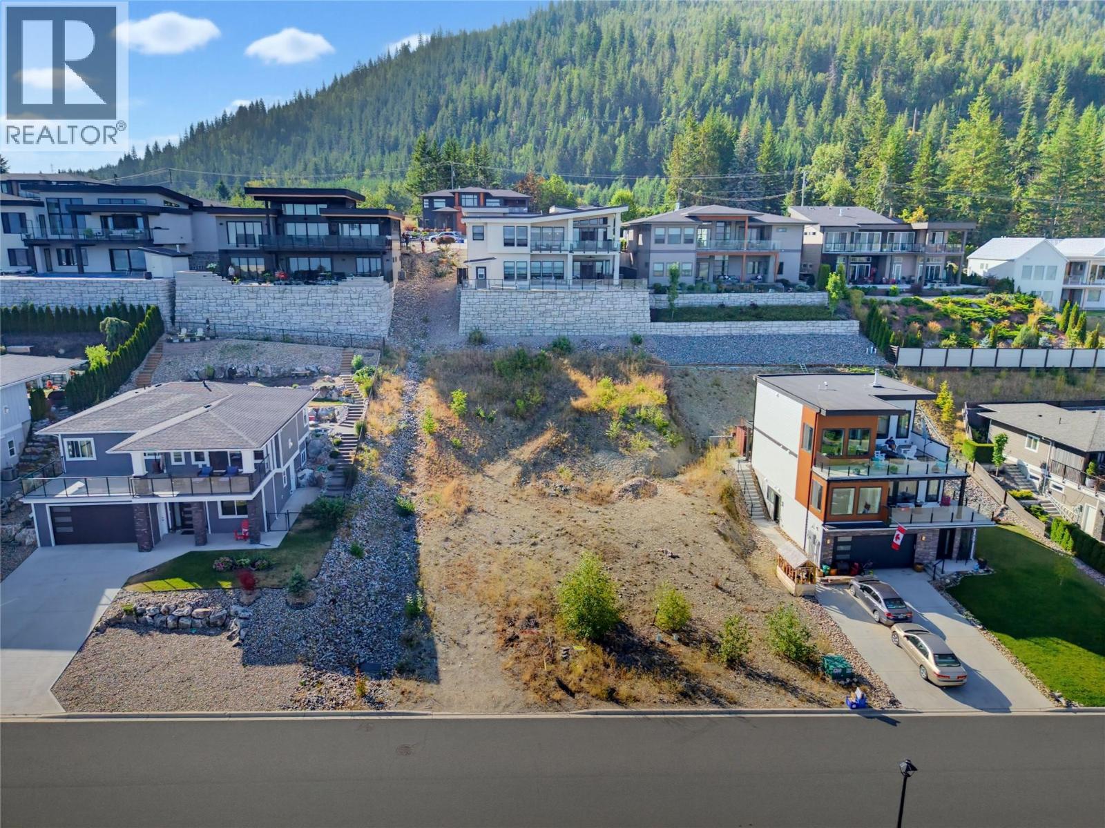 1040 17 Avenue SE, Salmon Arm, British Columbia