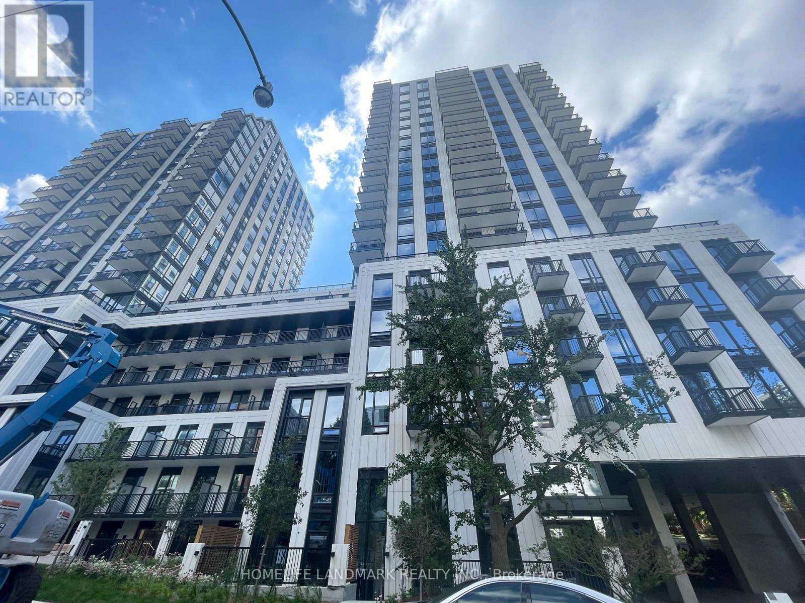 <div class="slider-price">$928,900</div><p>1512 - 91 Montclair Avenue, Toronto, Ontario</p>