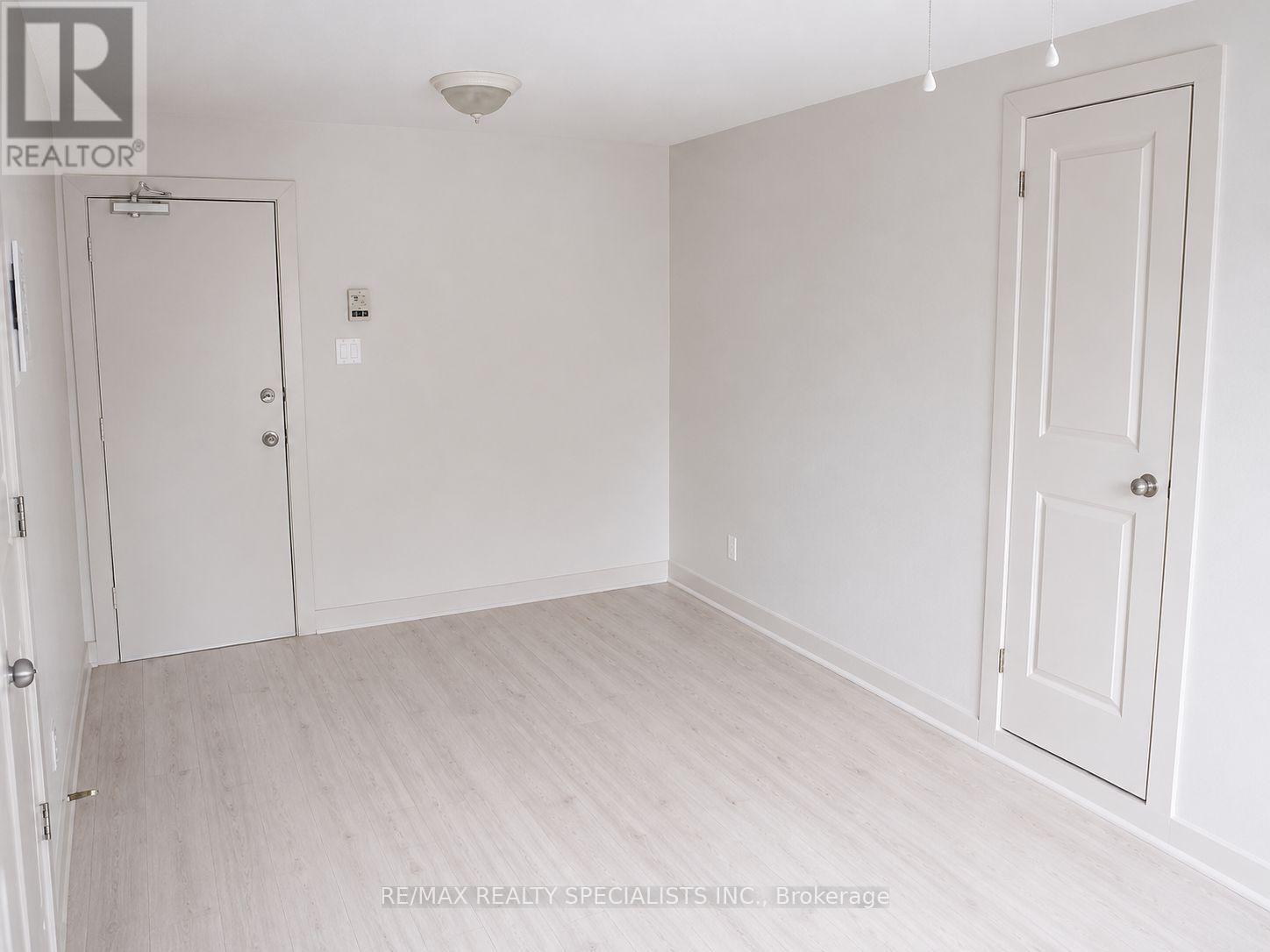 1659 Gerrard Street E, Toronto, Ontario  M4L 2A9 - Photo 5 - E13689614