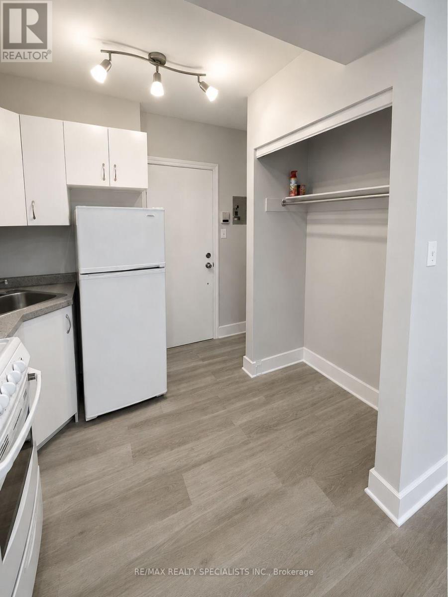 1659 Gerrard Street E, Toronto, Ontario  M4L 2A9 - Photo 7 - E13689614