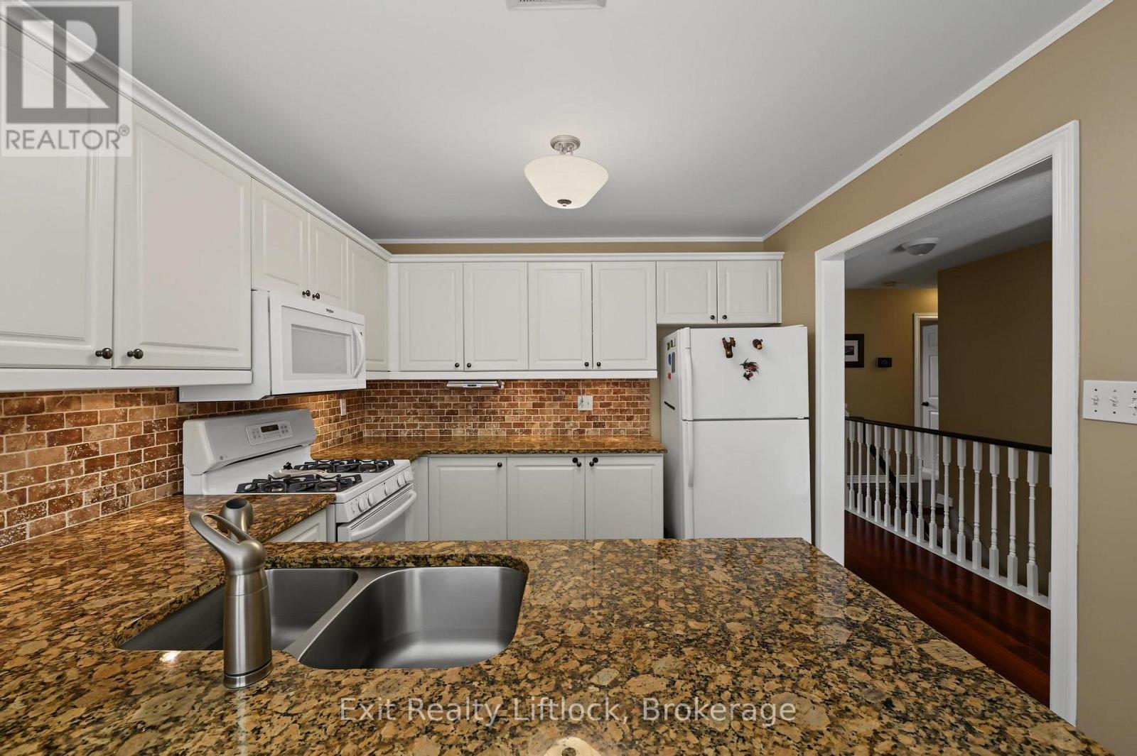 2522 Marsdale Drive, Peterborough, Ontario  K9L 1R4 - Photo 7 - X13608374