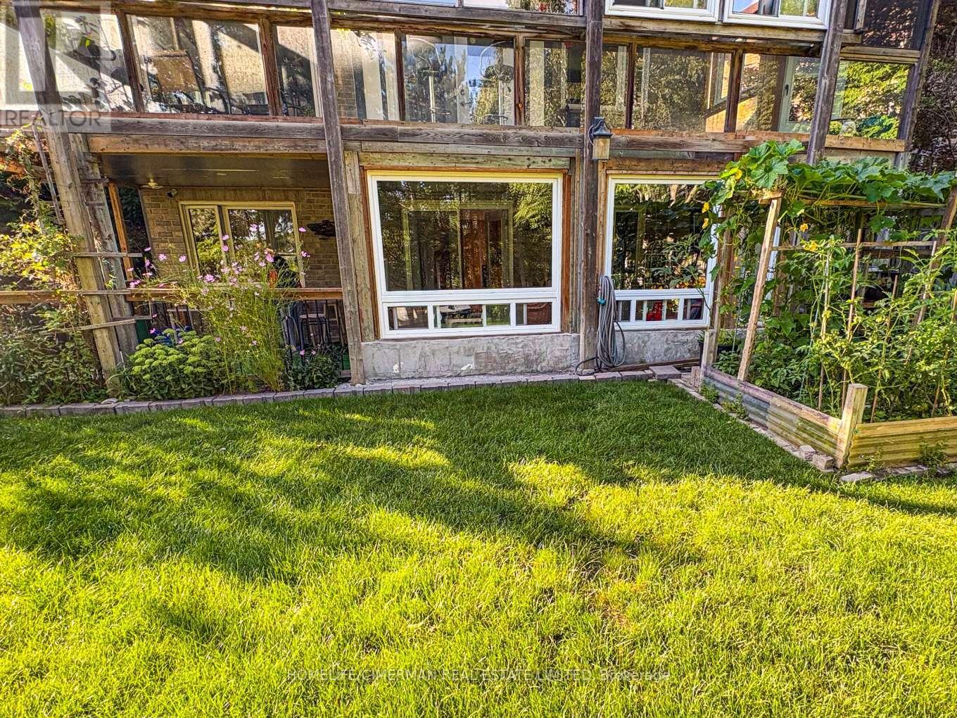 17 BREDA COURT, Richmond Hill, Ontario