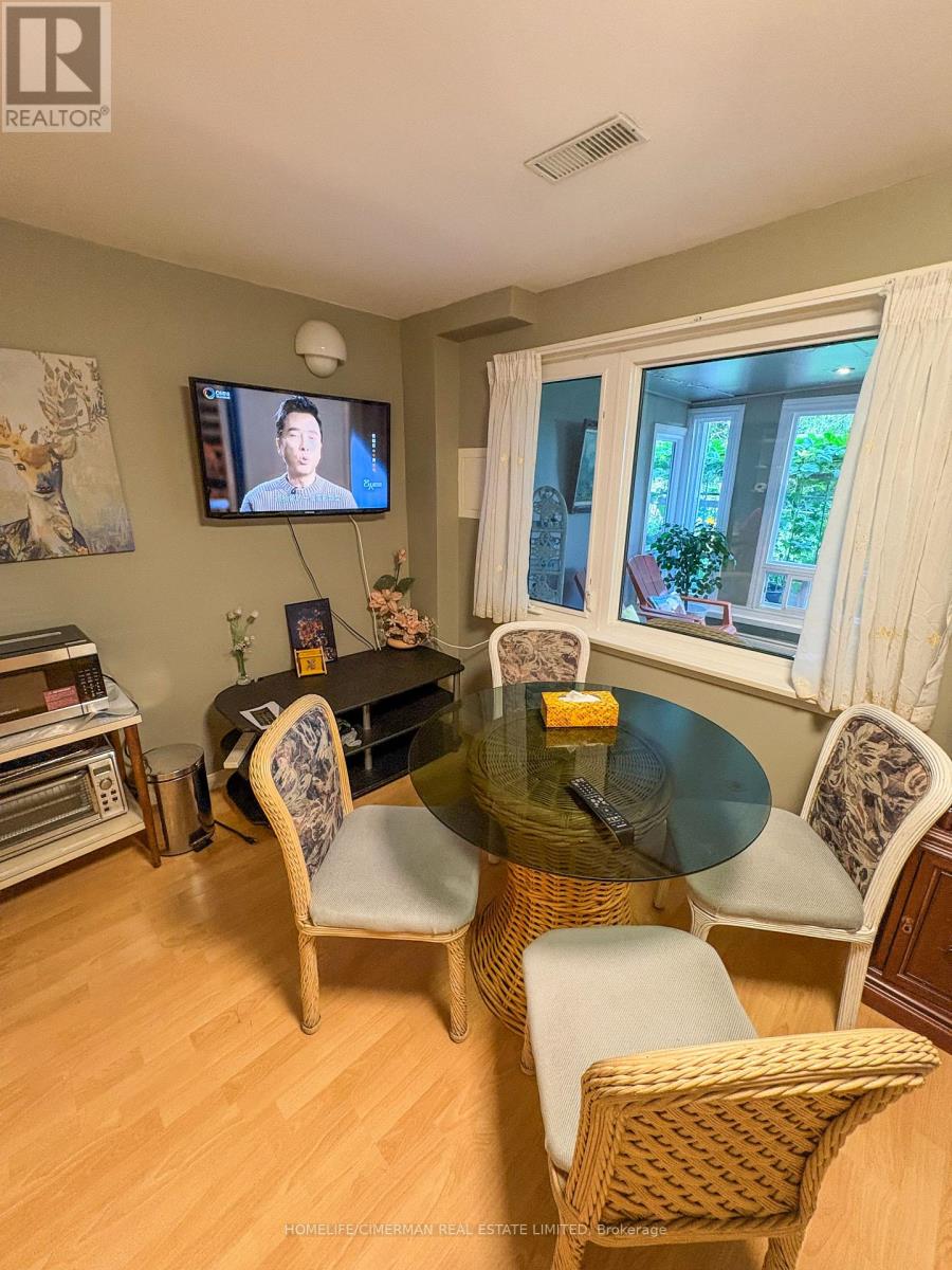 17 Breda Court, Richmond Hill, Ontario  L4C 6E1 - Photo 10 - N13689552