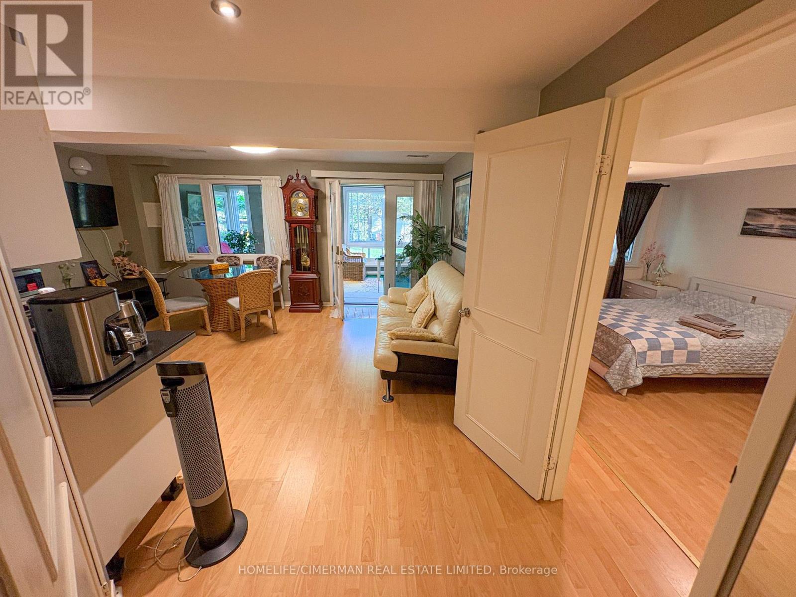17 Breda Court, Richmond Hill, Ontario  L4C 6E1 - Photo 4 - N13689552