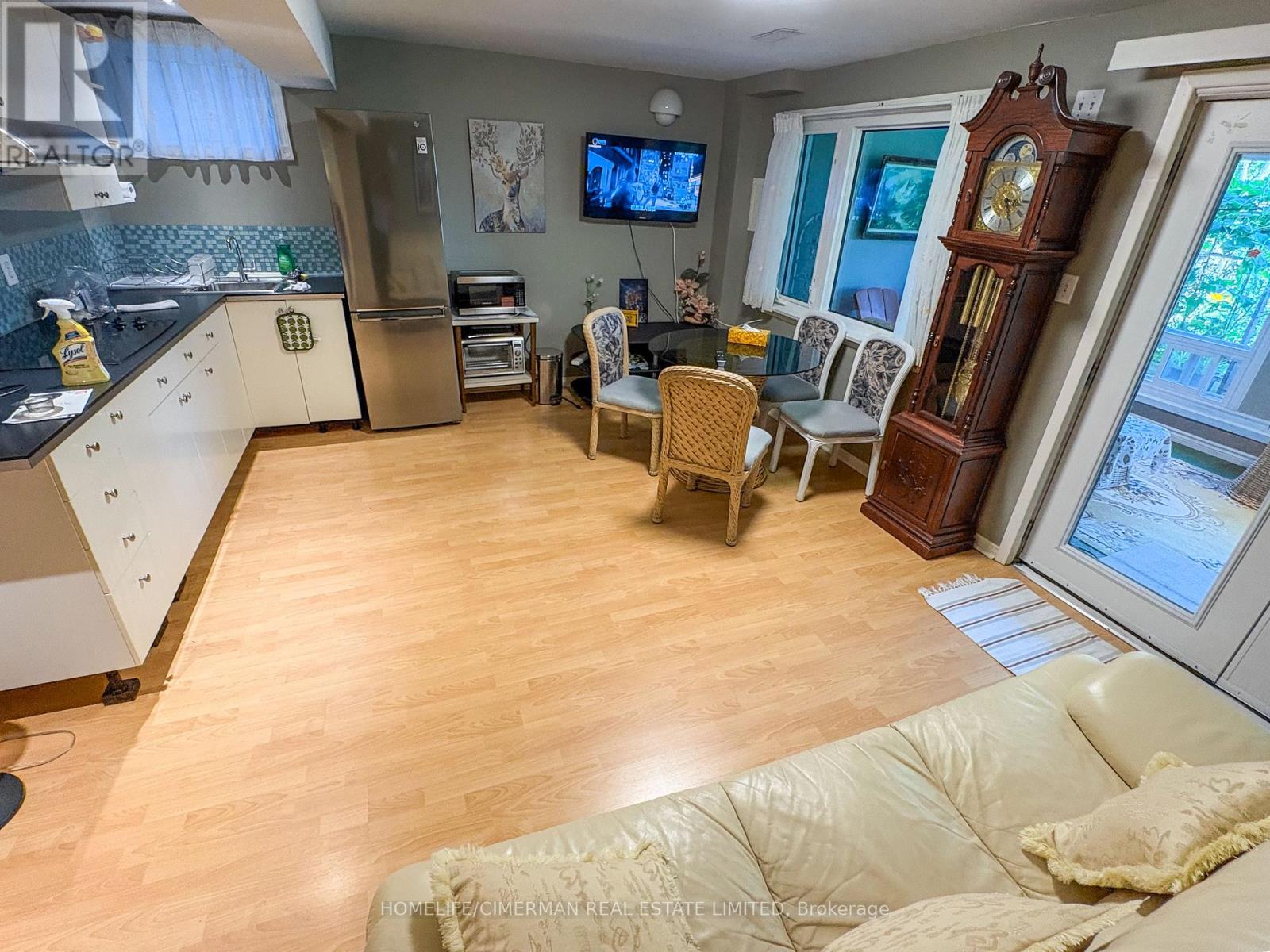 17 Breda Court, Richmond Hill, Ontario  L4C 6E1 - Photo 6 - N13689552