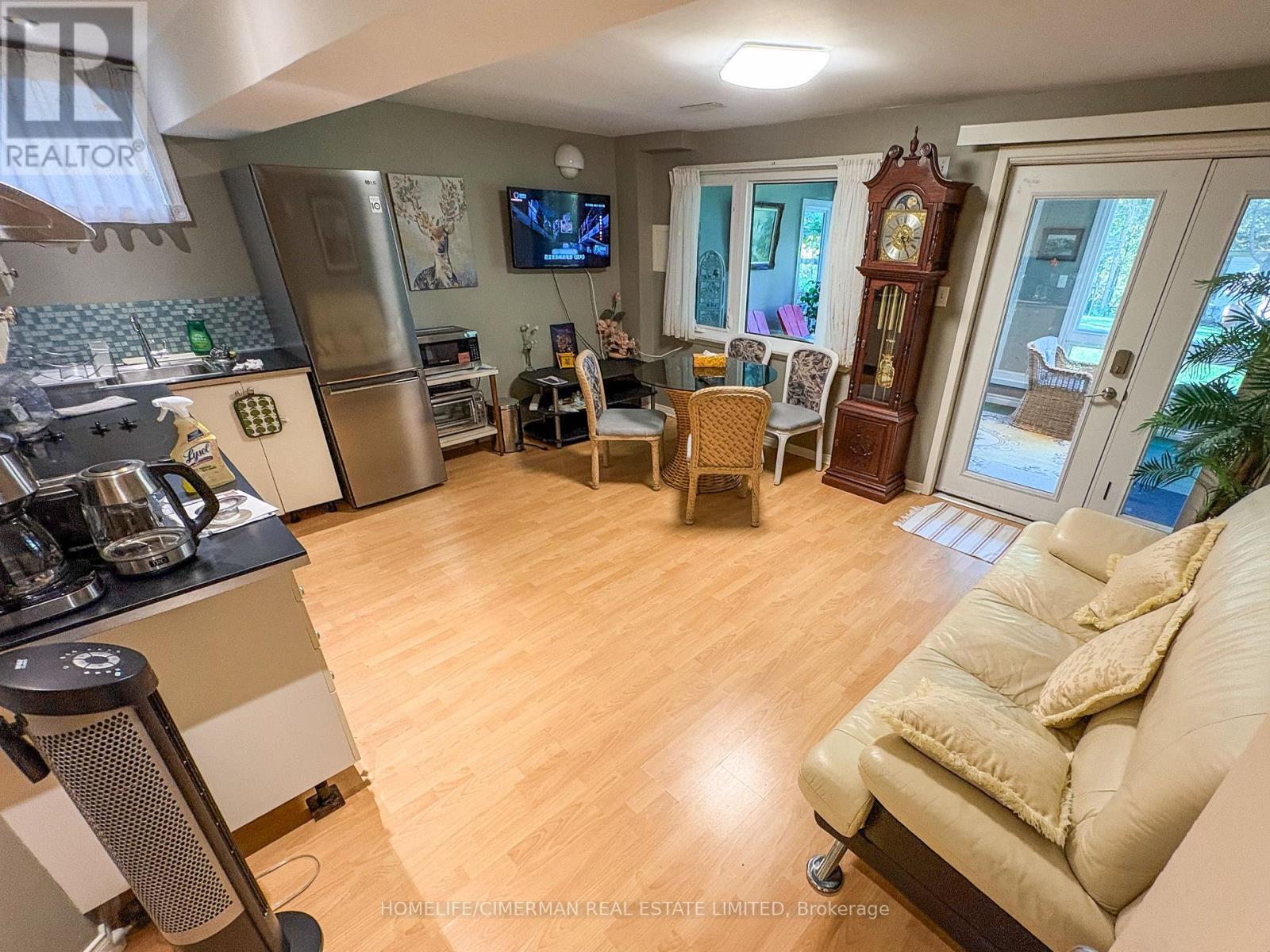 17 Breda Court, Richmond Hill, Ontario  L4C 6E1 - Photo 7 - N13689552