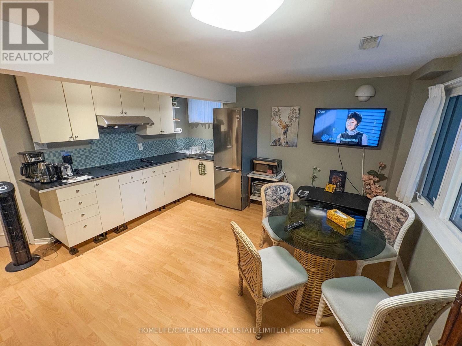 17 Breda Court, Richmond Hill, Ontario  L4C 6E1 - Photo 8 - N13689552
