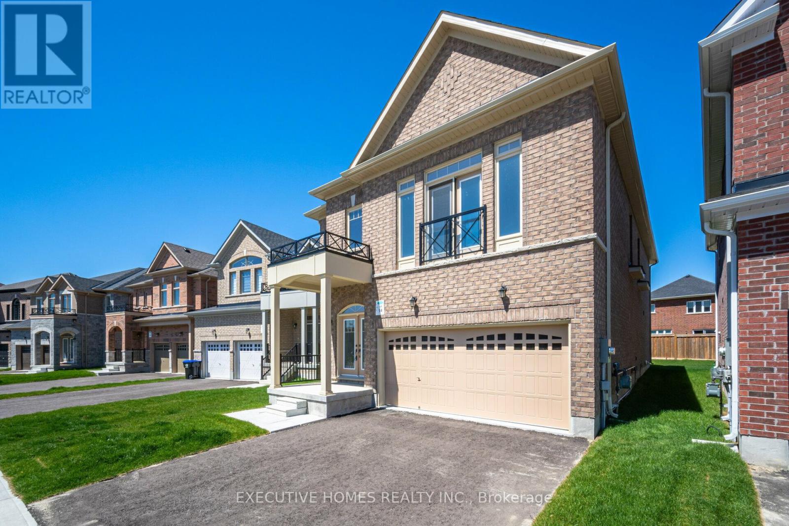 14 Mac Campbell Way, Bradford West Gwillimbury, Ontario L3Z 4M7 - Photo 2 - N13689566