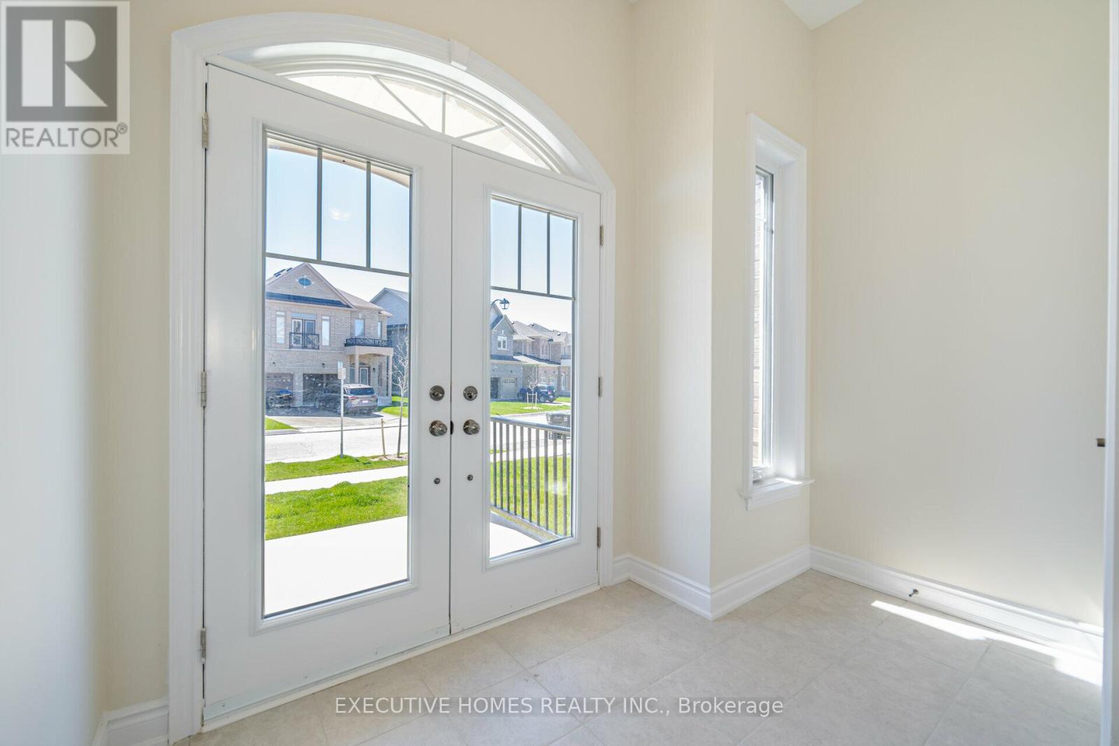 14 Mac Campbell Way, Bradford West Gwillimbury, Ontario L3Z 4M7 - Photo 5 - N13689566