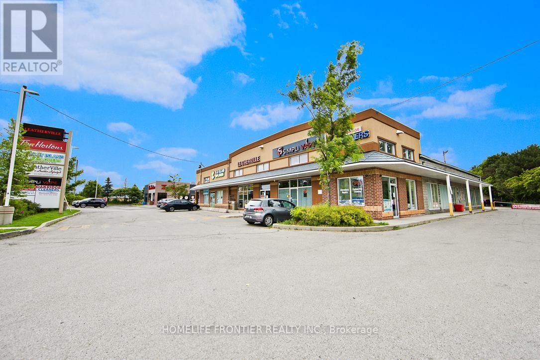 13390 Yonge Street, Richmond Hill, Ontario L4E 2P6 - Photo 2 - N13689594