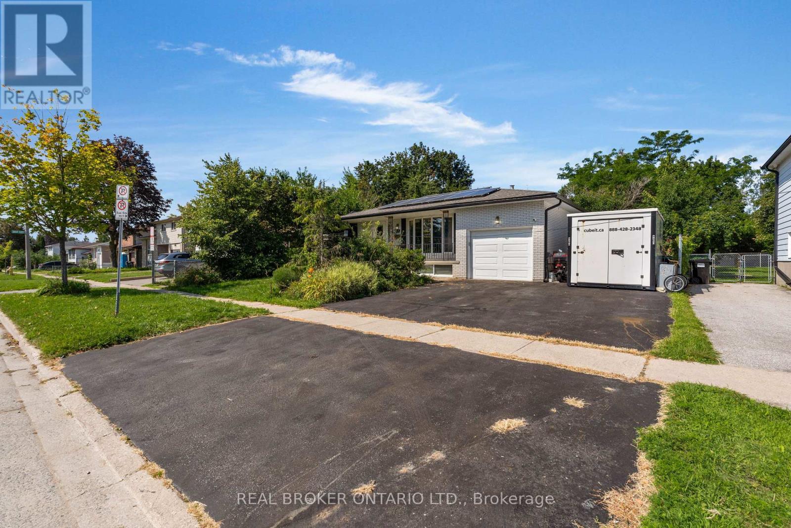 61 BERNICK DRIVE, Barrie, Ontario