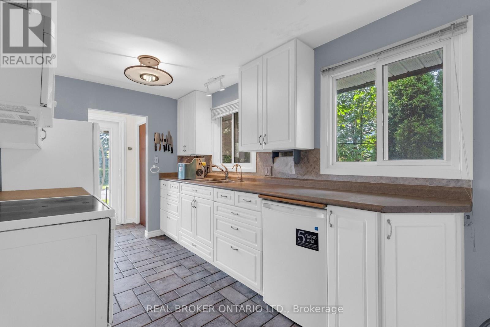 61 Bernick Drive, Barrie, Ontario  L4M 5C1 - Photo 8 - S13689558