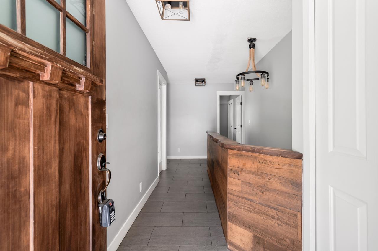 22990 70a Avenue, Langley, British Columbia  V2Y 2J9 - Photo 3 - R3155671