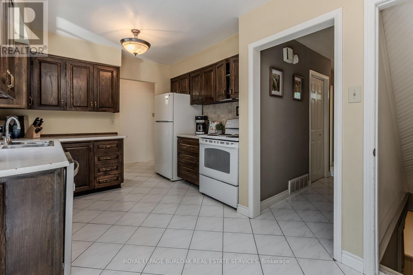 274 Belvenia Road, Burlington (Shoreacres), Ontario  L7L 2G4 - Photo 11 - W13689532