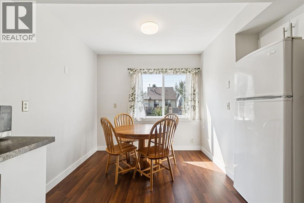 33 Woodhill Court SW, Calgary, Alberta  T2W 3P1 - Photo 12 - A2338153