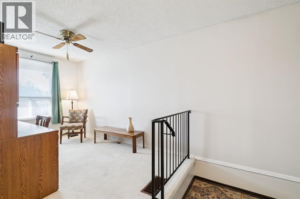 33 Woodhill Court SW, Calgary, Alberta  T2W 3P1 - Photo 14 - A2338153