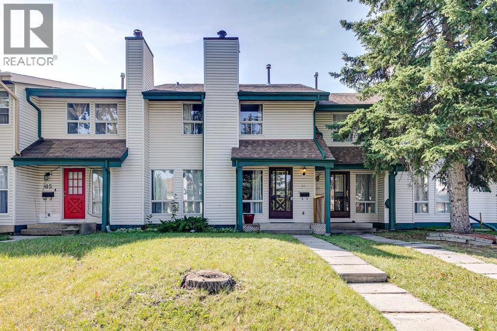 33 Woodhill Court SW, Calgary, Alberta  T2W 3P1 - Photo 1 - A2338153