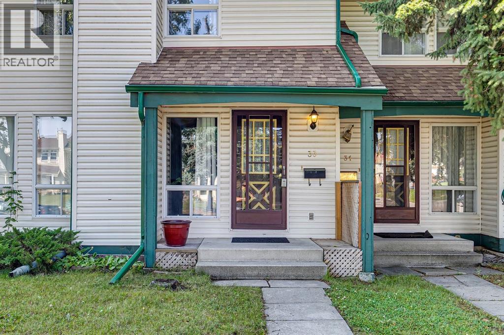 33 Woodhill Court SW, Calgary, Alberta  T2W 3P1 - Photo 2 - A2338153