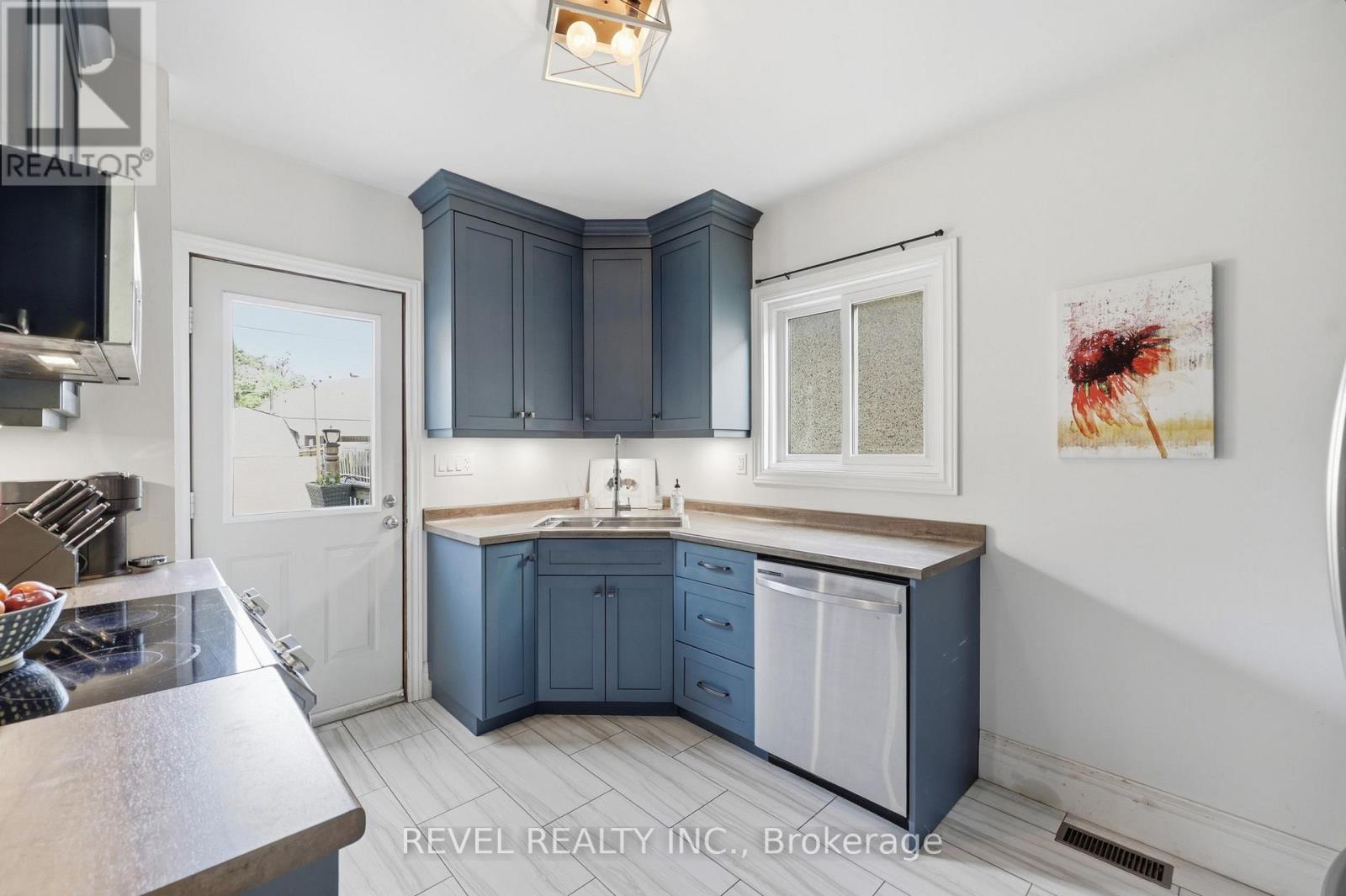 52 Berryman Avenue, St. Catharines, Ontario  L2R 3W9 - Photo 13 - X13689604