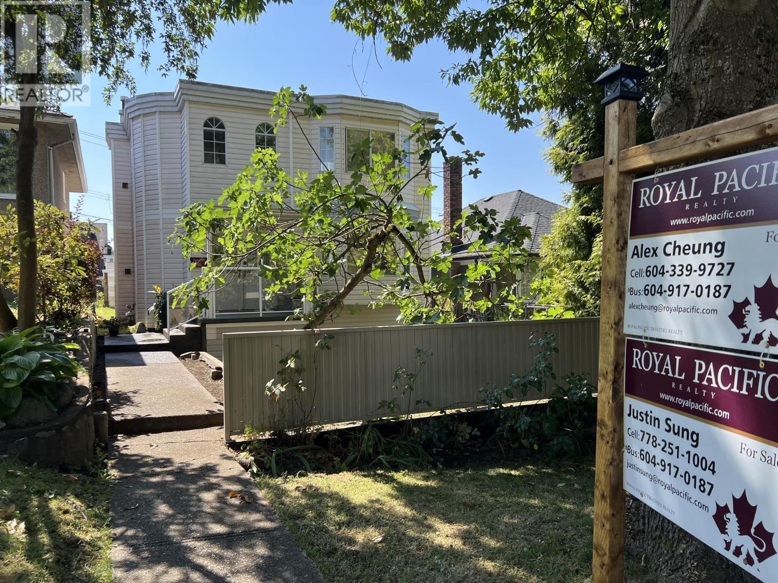 3630 Cambridge Street, Vancouver, British Columbia  V5K 1M6 - Photo 1 - R3156637
