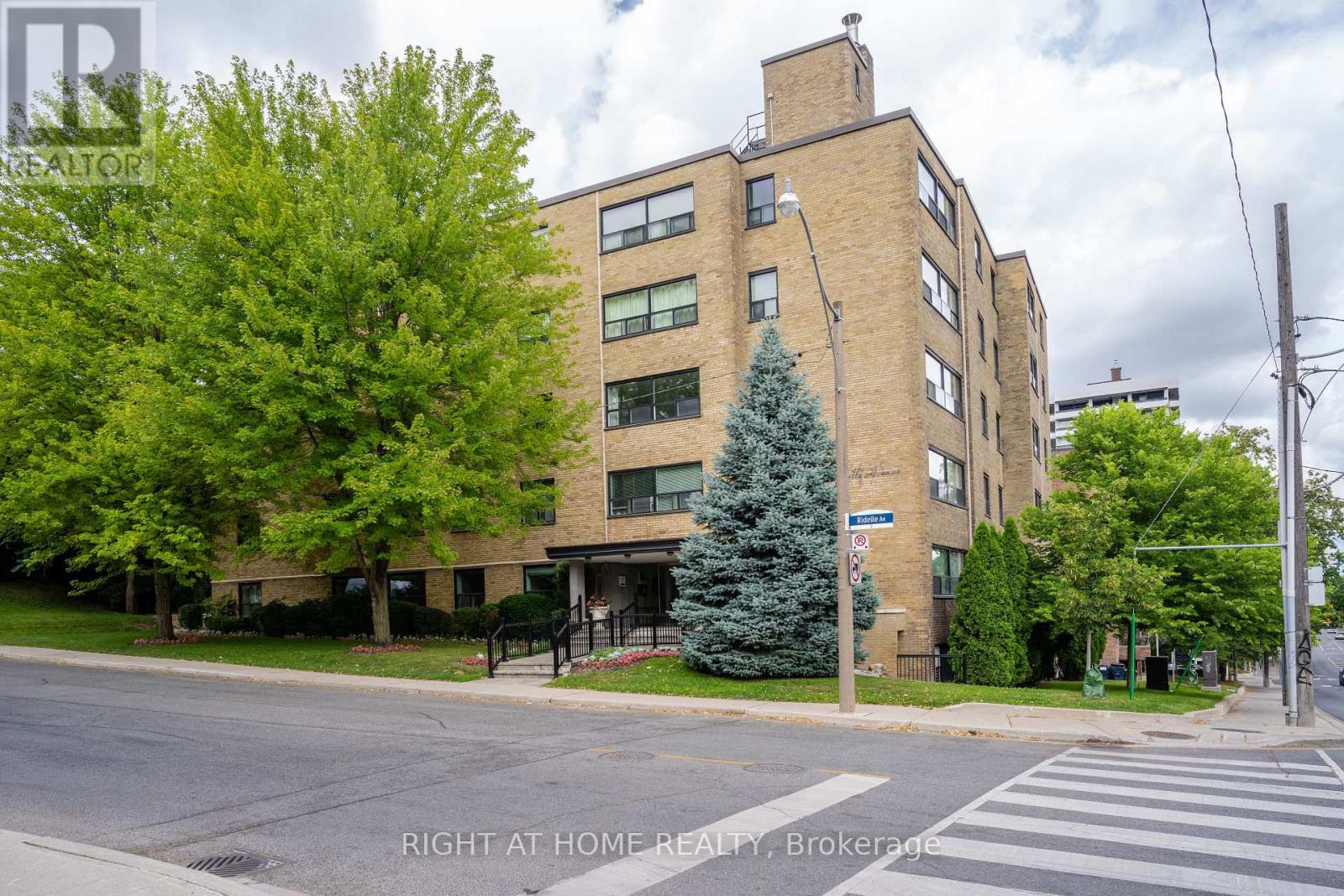 502 - 2 RIDELLE AVENUE