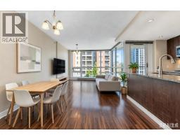803 2978 GLEN DRIVE, Coquitlam, British Columbia