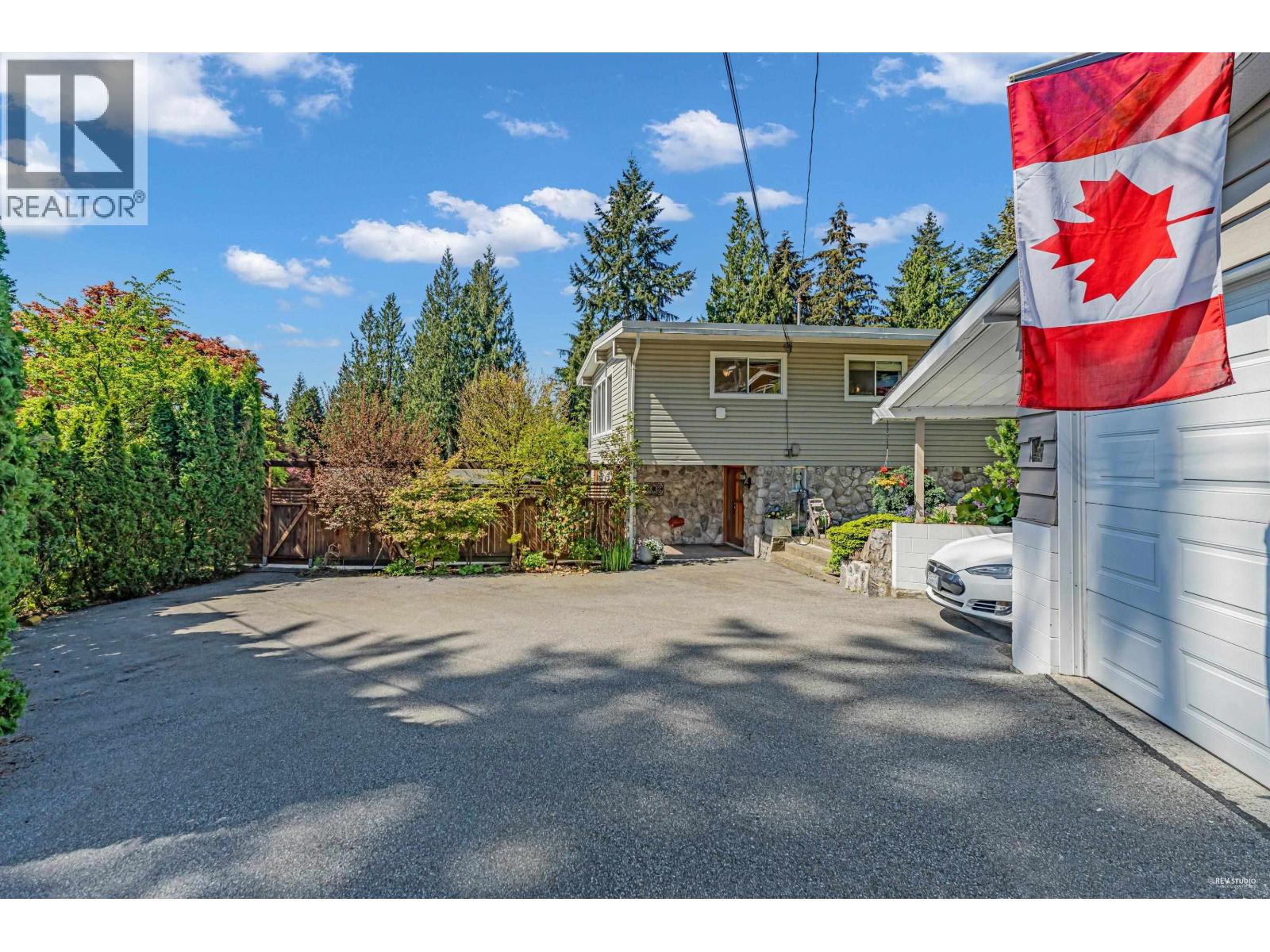 4323 Valencia Avenue, North Vancouver, British Columbia  V7N 4A7 - Photo 3 - R3157042