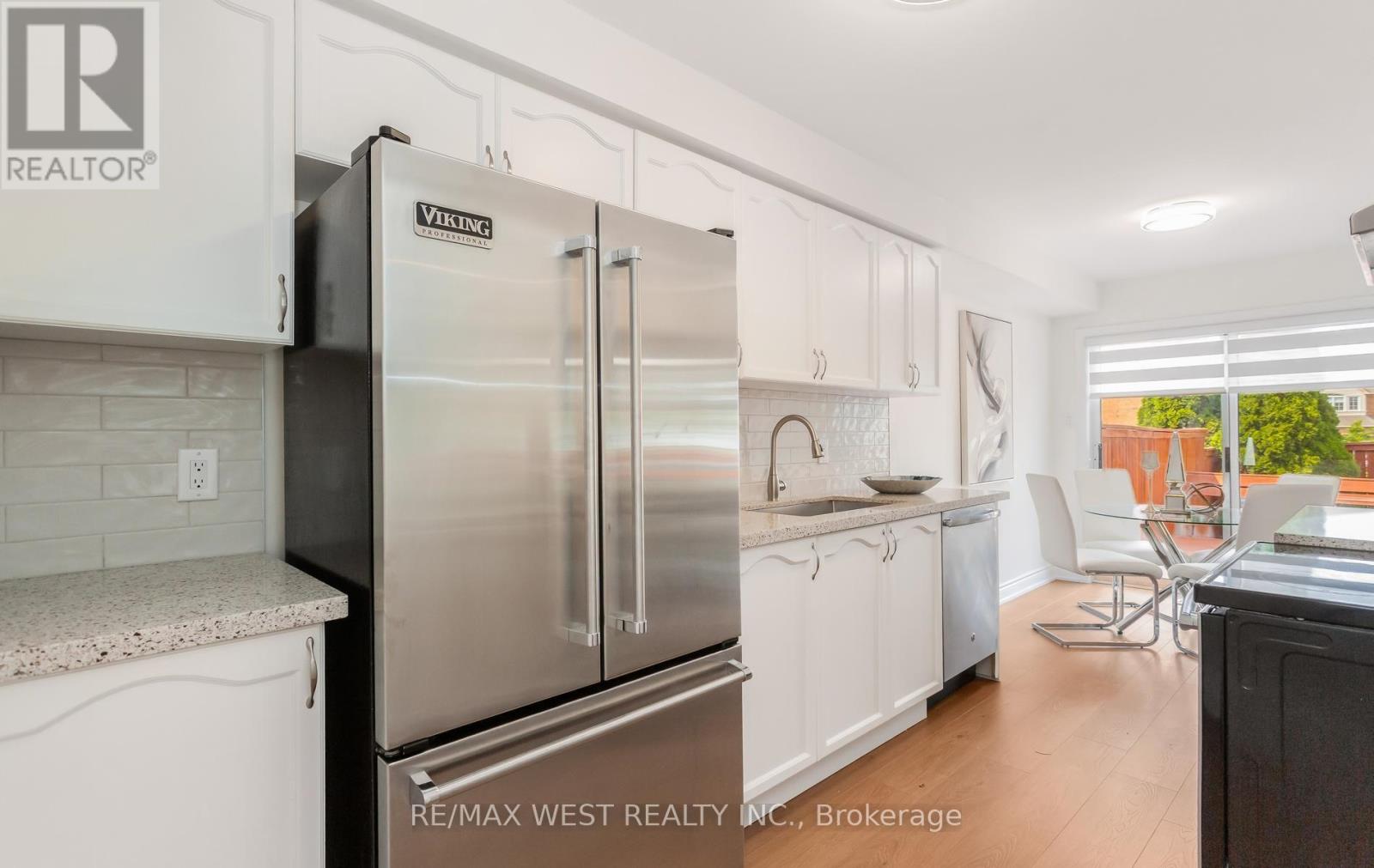 5239 Bushelgrove Circle, Mississauga, Ontario  L5M 6C5 - Photo 10 - W13689636