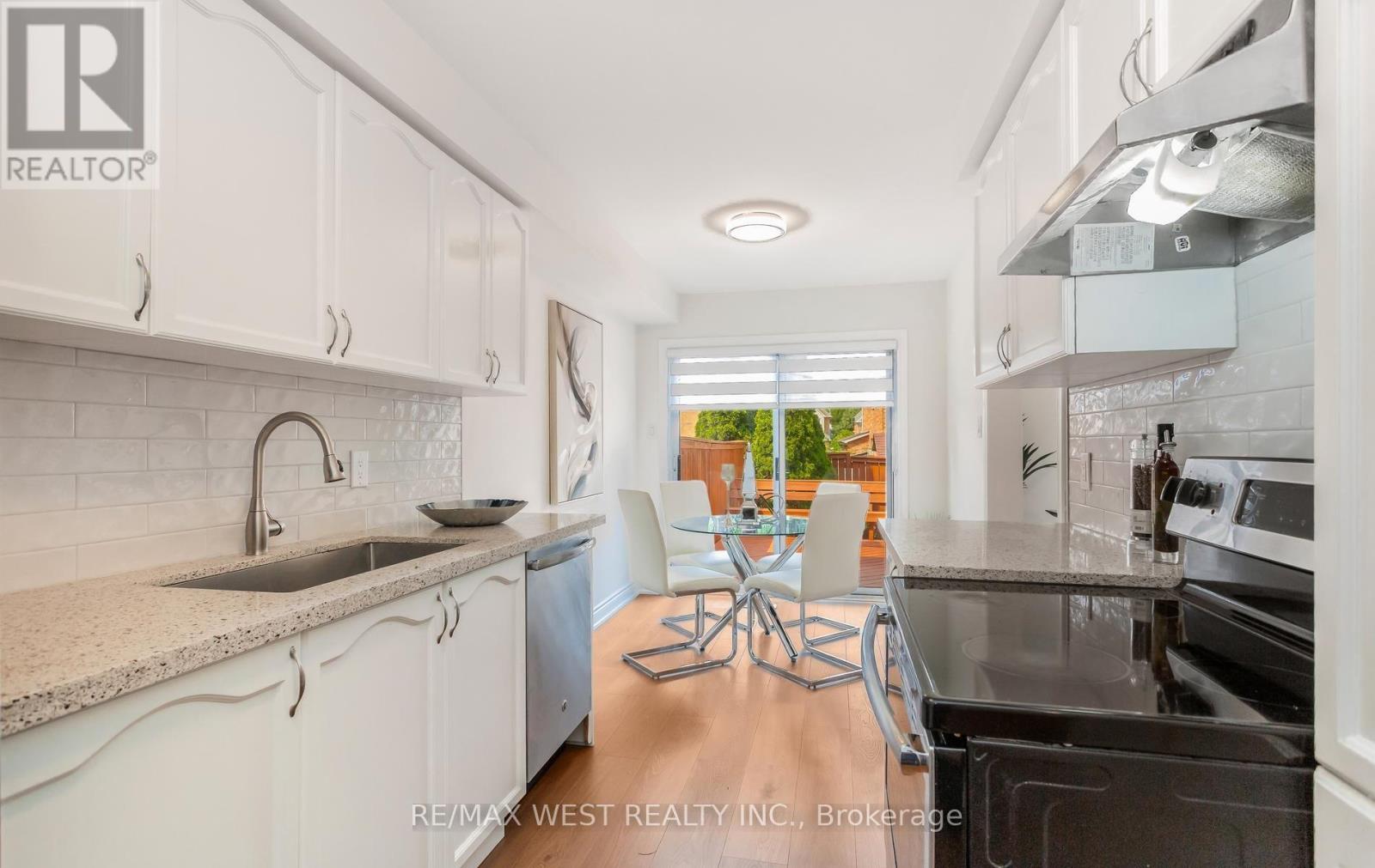 5239 Bushelgrove Circle, Mississauga, Ontario  L5M 6C5 - Photo 11 - W13689636