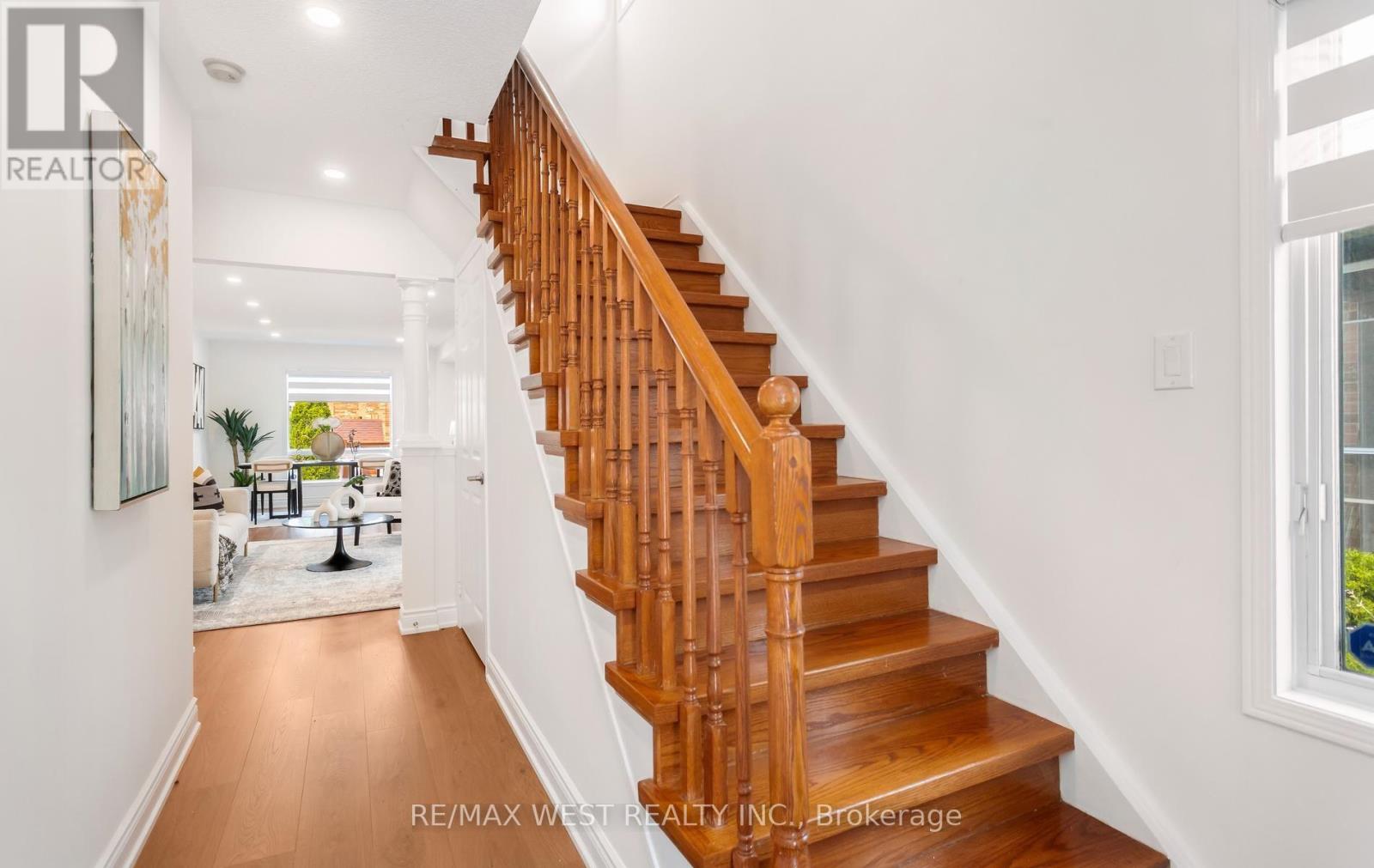 5239 Bushelgrove Circle, Mississauga, Ontario  L5M 6C5 - Photo 4 - W13689636