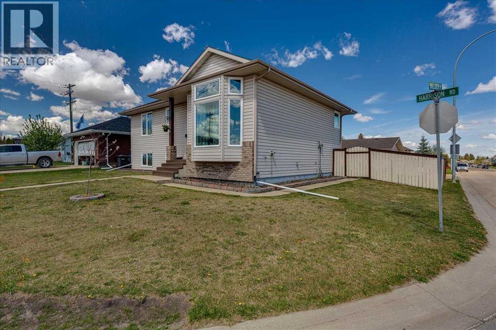 4 Harrison Road, Sylvan Lake, Alberta  T4S 1T4 - Photo 3 - A2312112