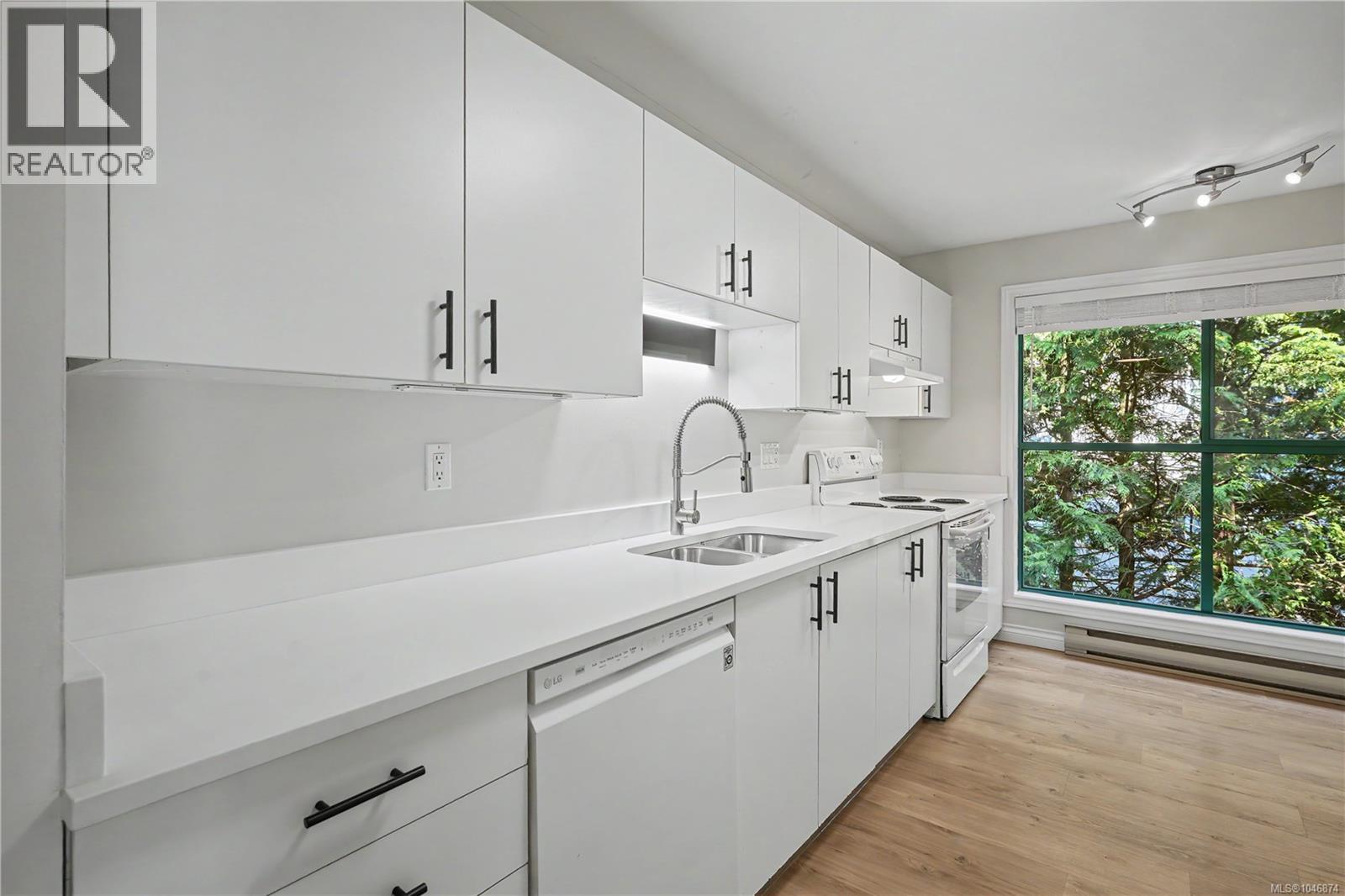 303 1190 View St, Victoria, British Columbia  V8V 5J2 - Photo 2 - 1046874