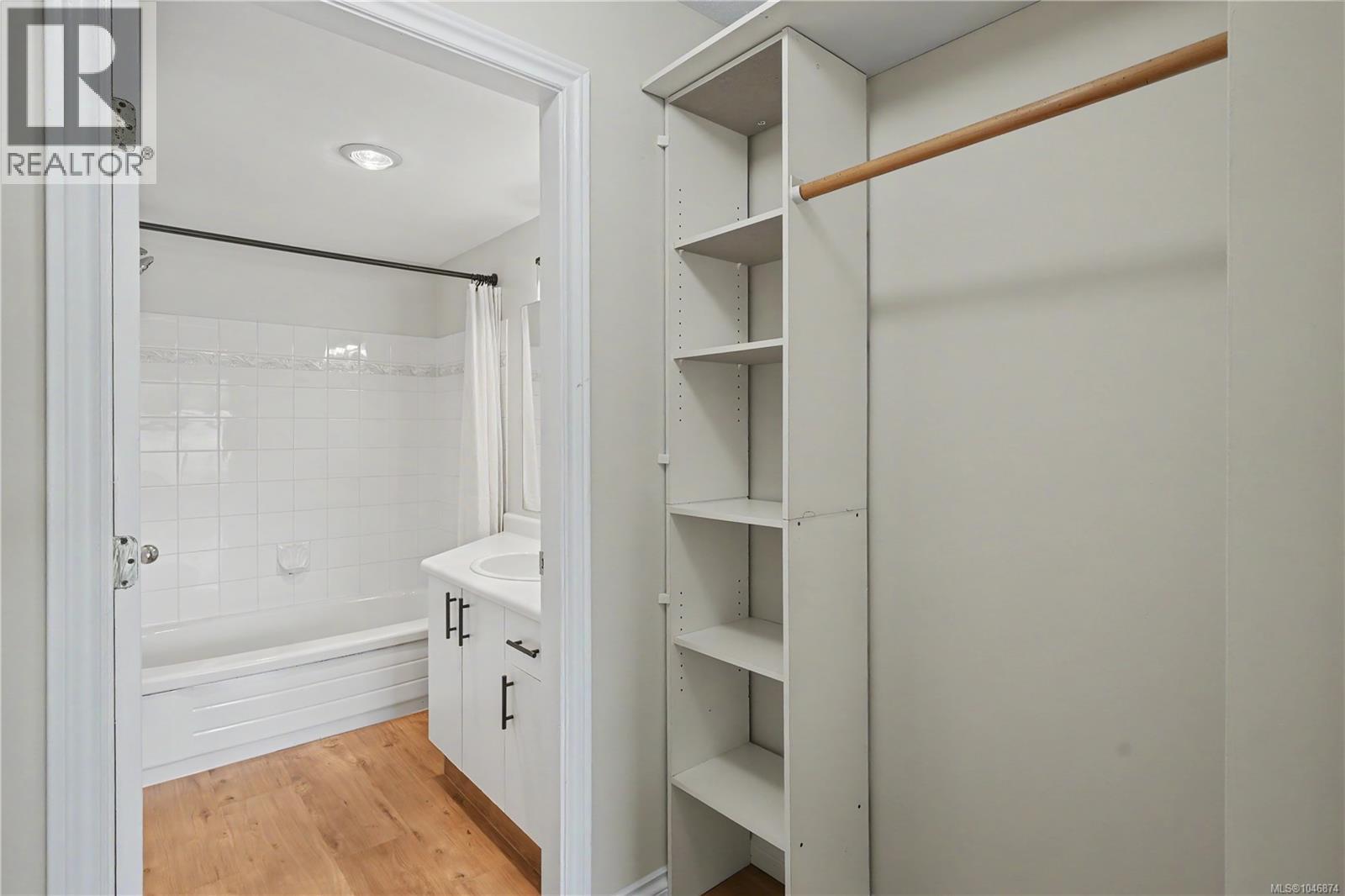 303 1190 View St, Victoria, British Columbia  V8V 5J2 - Photo 24 - 1046874