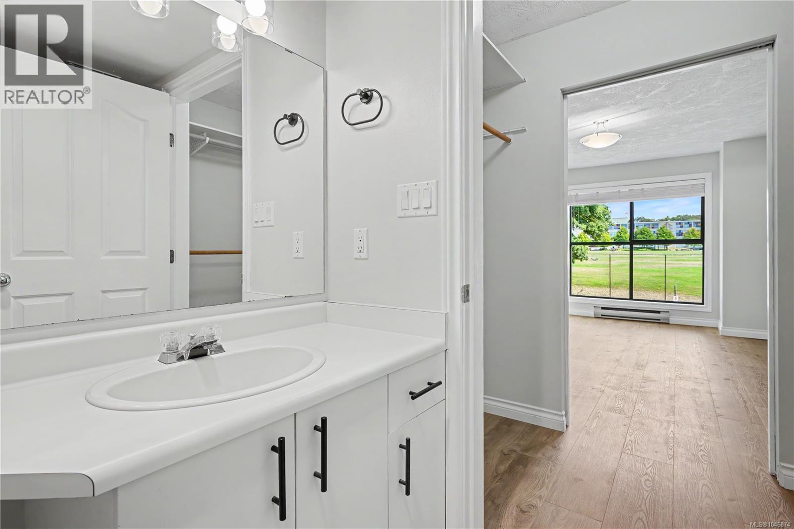 303 1190 View St, Victoria, British Columbia  V8V 5J2 - Photo 30 - 1046874
