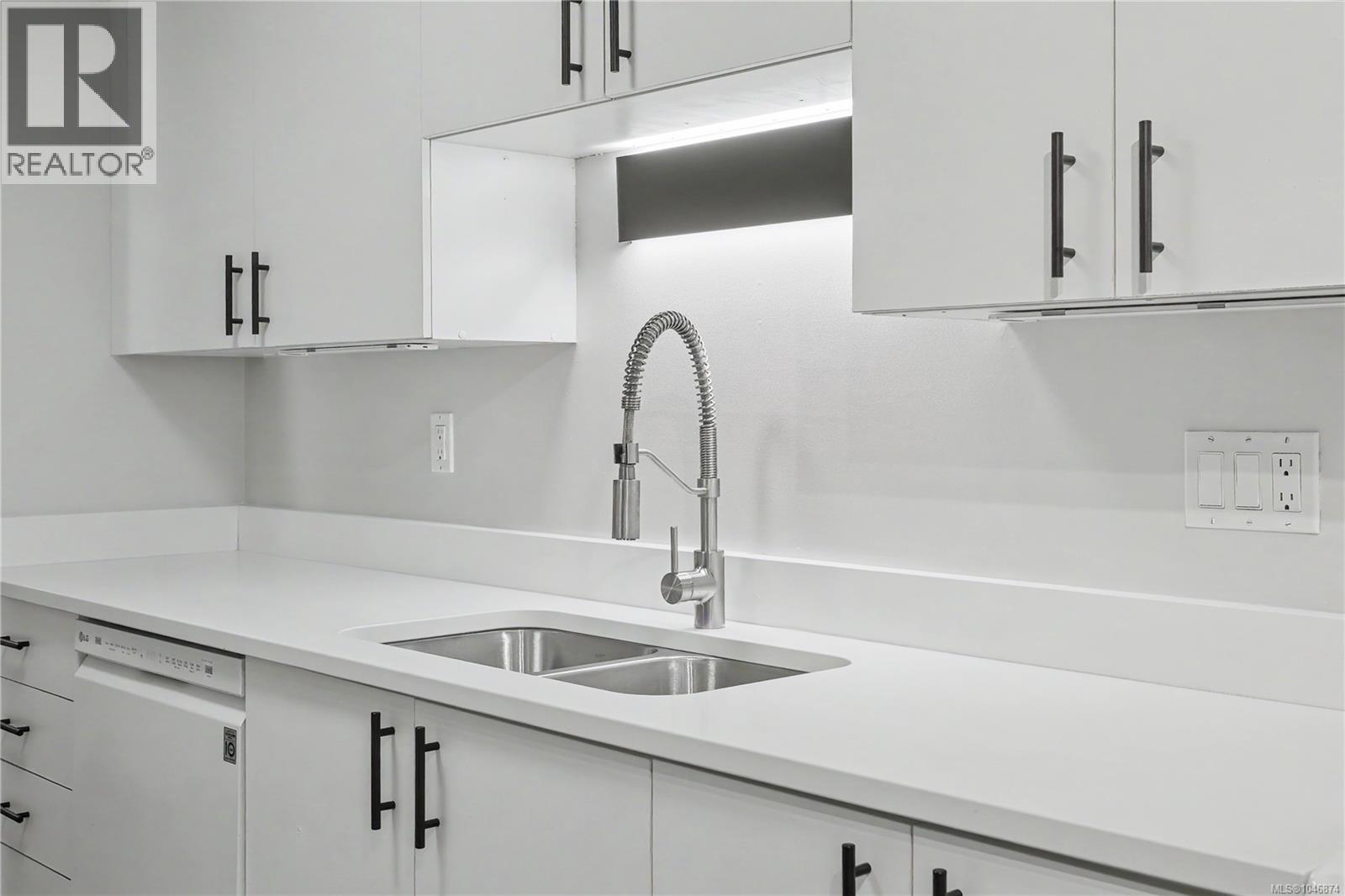 303 1190 View St, Victoria, British Columbia  V8V 5J2 - Photo 6 - 1046874