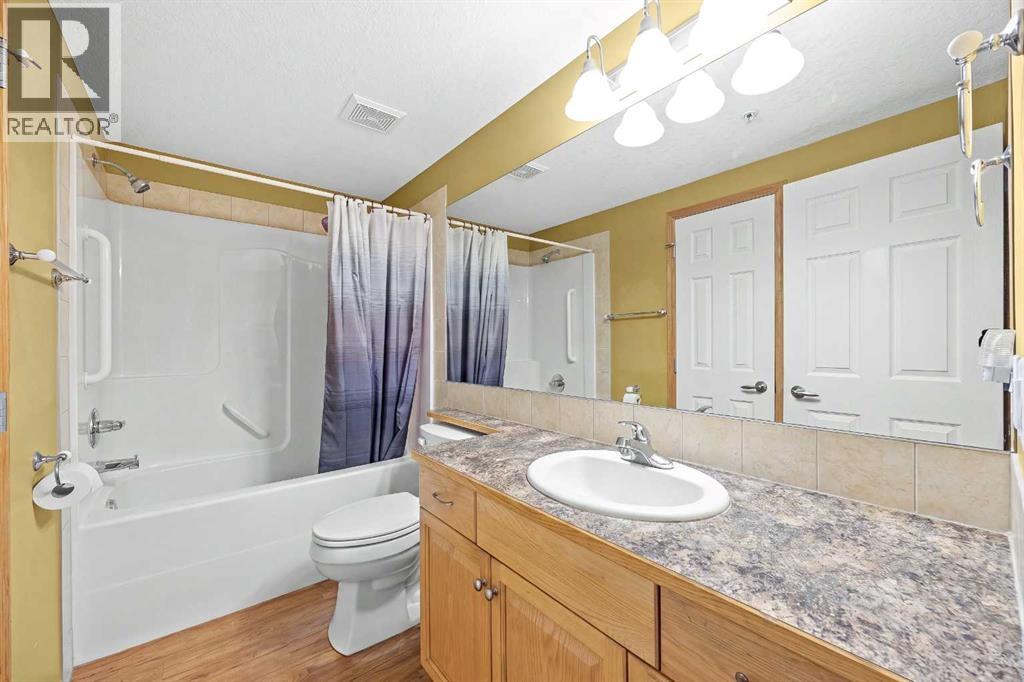 225, 15 Everstone Drive Sw, Calgary, Alberta T2Y 5B5 - Photo 18 - A2331227