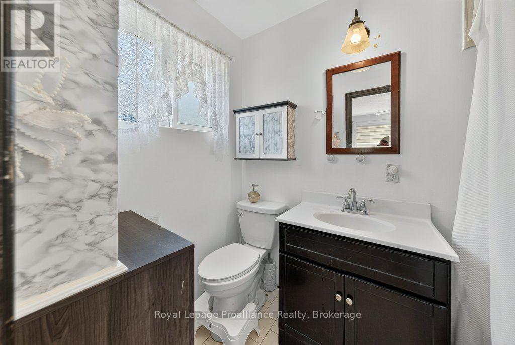 17 West Park Lane/ 32 Tall Pine Road, Addington Highlands, Ontario  K0H 2G0 - Photo 25 - X13689734