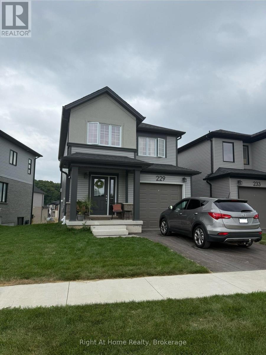 UPPER - 217 BENNINGER DRIVE, Kitchener, Ontario