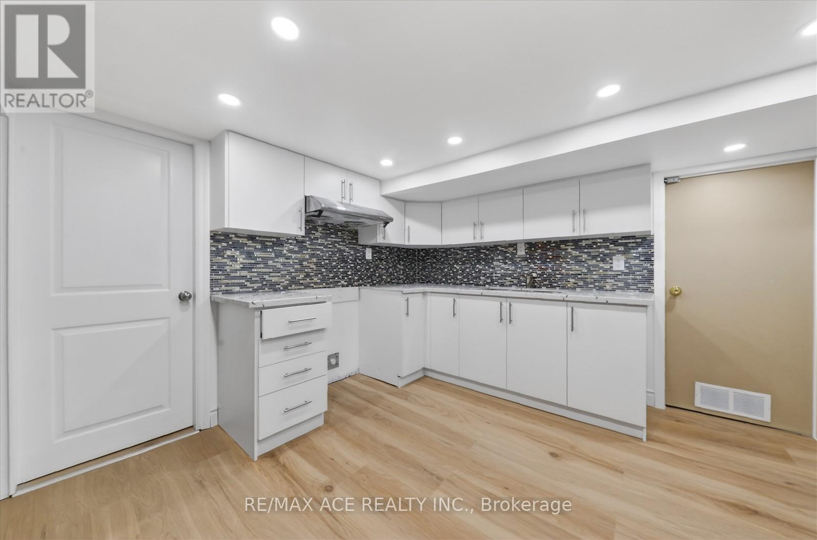 Bsmt - 40 Brinloor Boulevard, Toronto (Scarborough Village), Ontario  M1M 1L5 - Photo 10 - E13689704